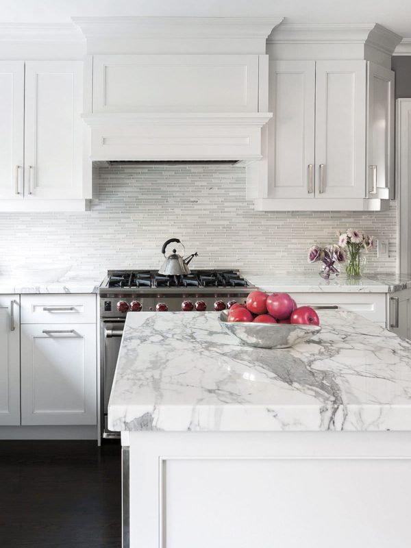 white kitchen cabinets white marble backsplash tile