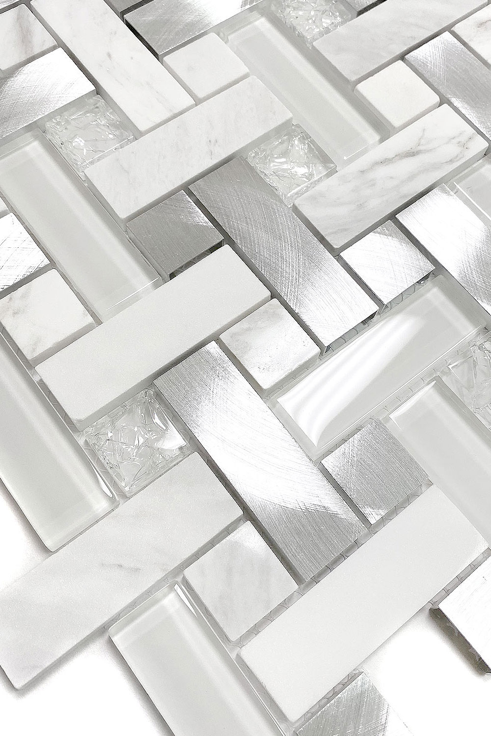 Modern design kitchen backsplash tile, white and gray glass metal and marble mixed. #whitebacksplash #glassbacksplash #metalbacksplash #modernbacksplash #marblebacksplash