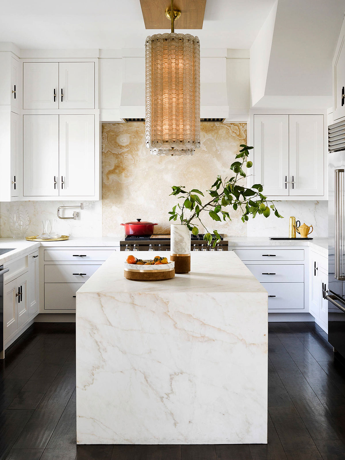 White Onyx Modern Kitchen Backsplash Idea
