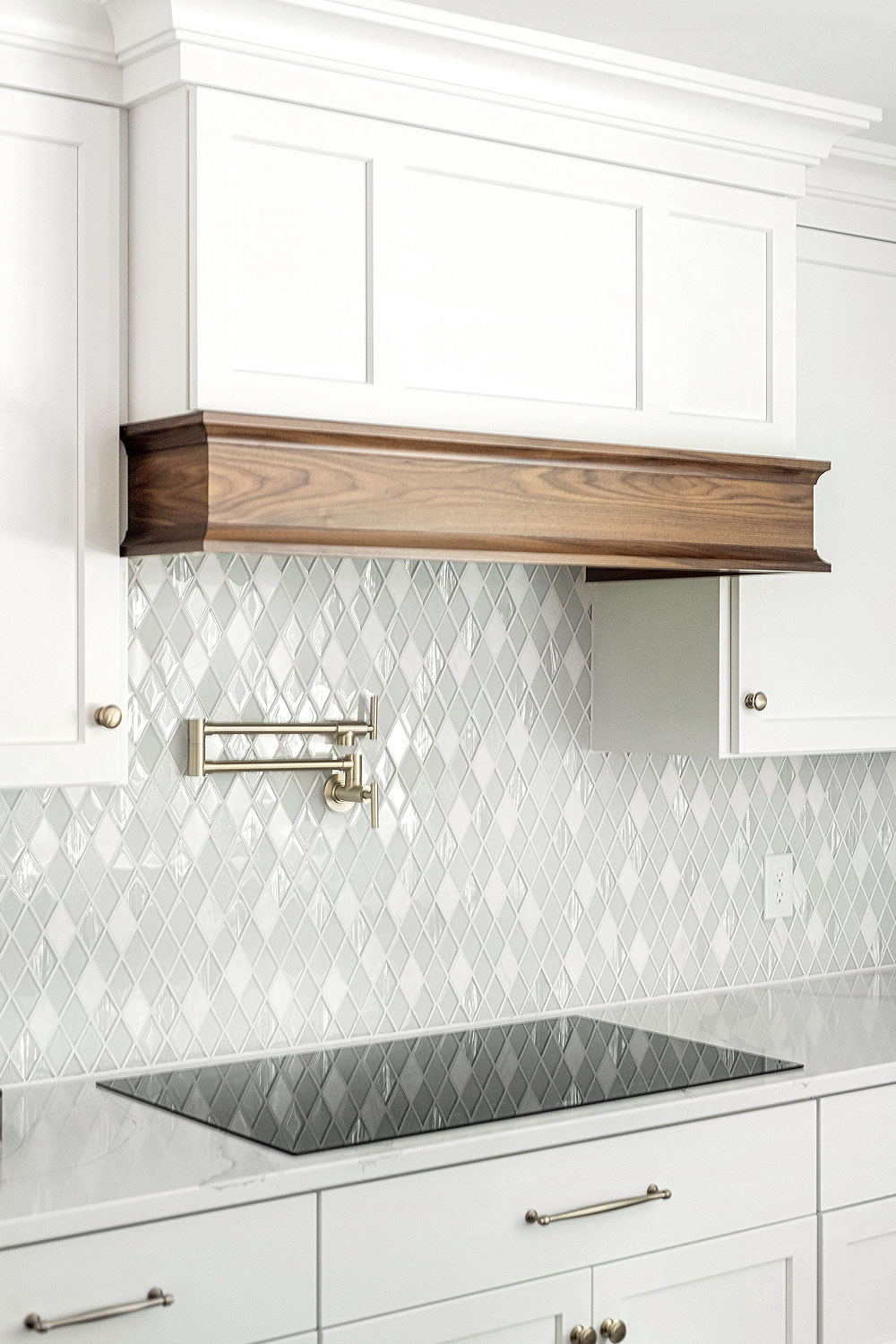 white mosaic backsplash tile quartz countertop