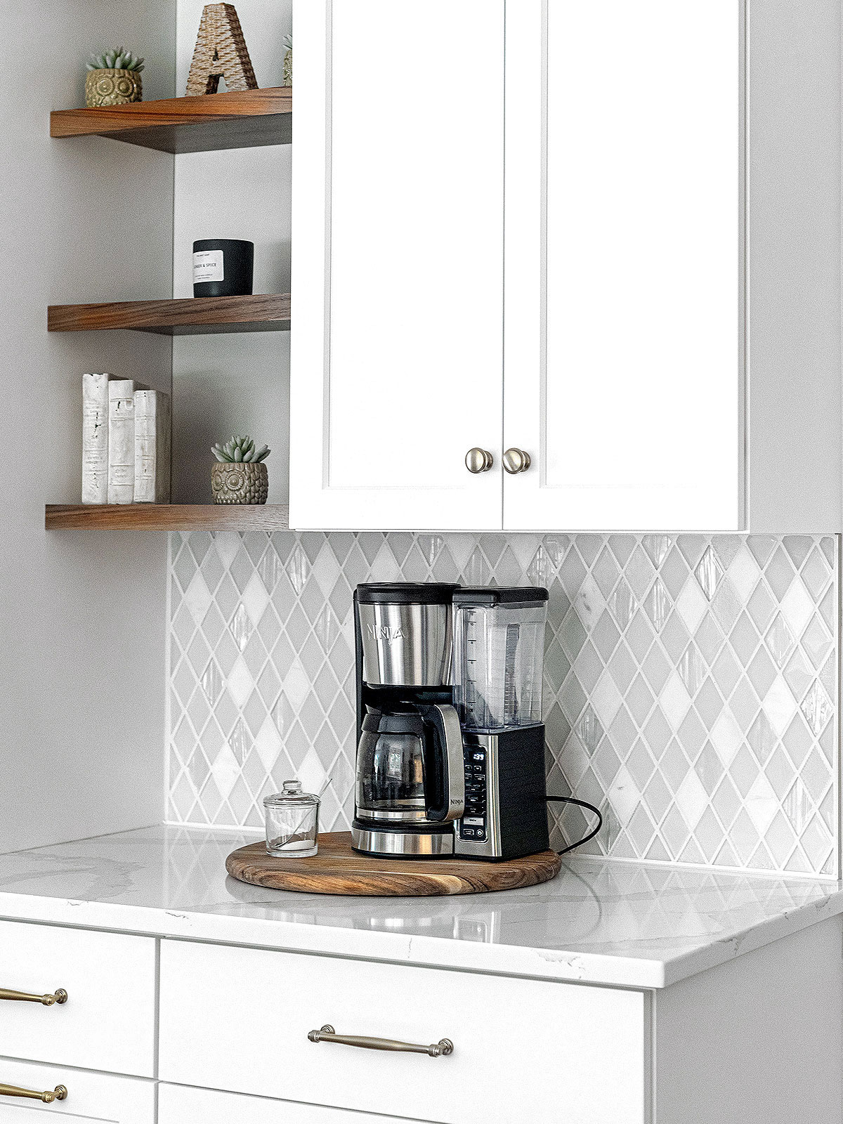 Quartz Countertop White Kitchen White Color Elegant Backsplash Tile BA62046