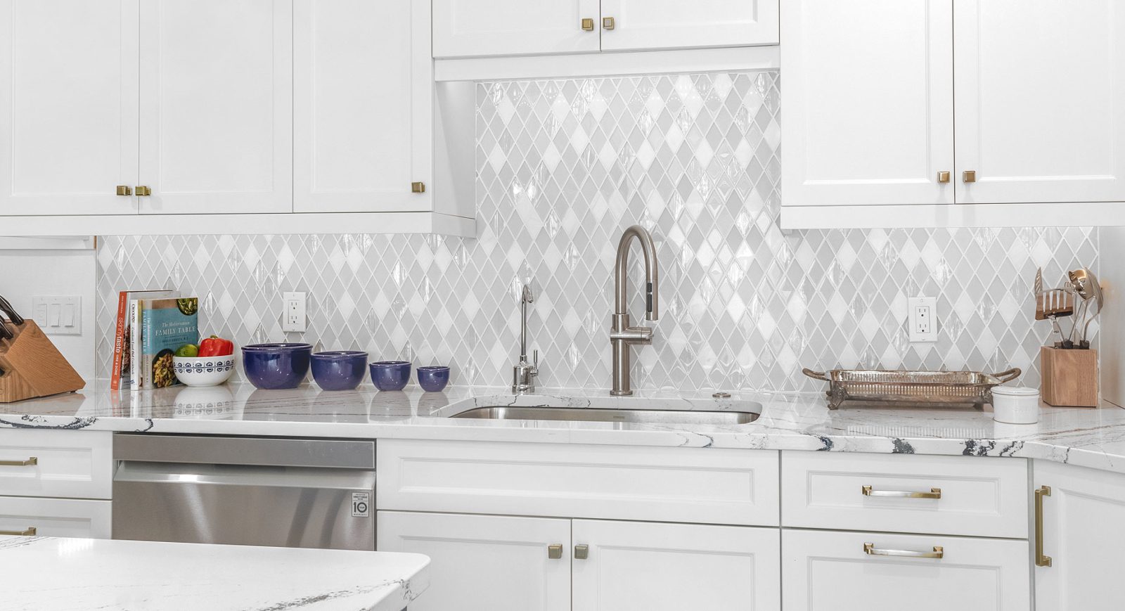 Sparkling White Diamonds Backsplash Tiles BA62046