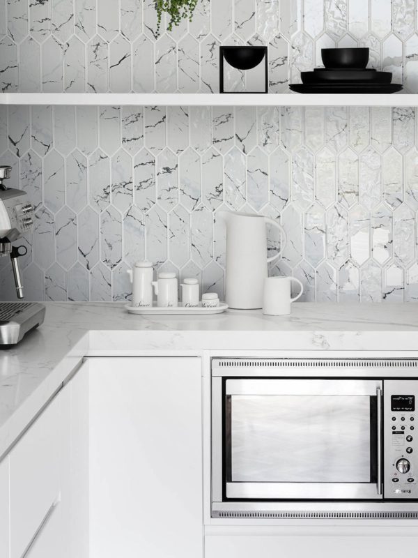 White Cabinet Marble Countertop White Glass Picket Mosaic Backsplash Tile BA5504