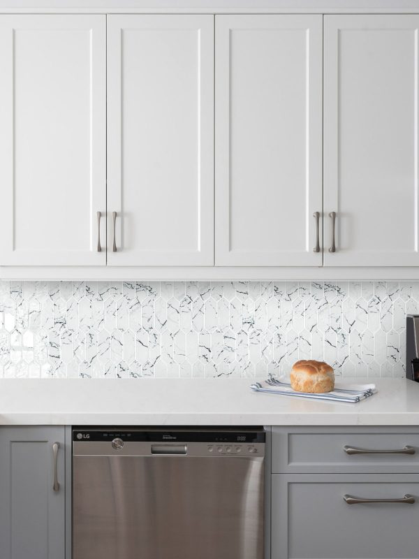 White Gray Kitchen Cabinet Countertop White Glass Picket Mosaic Backsplash Tile BA5504
