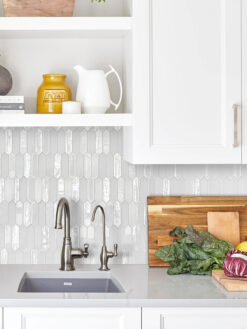 White Kitchen Cabinet with Shell Glass Backsplash Tile BA6701