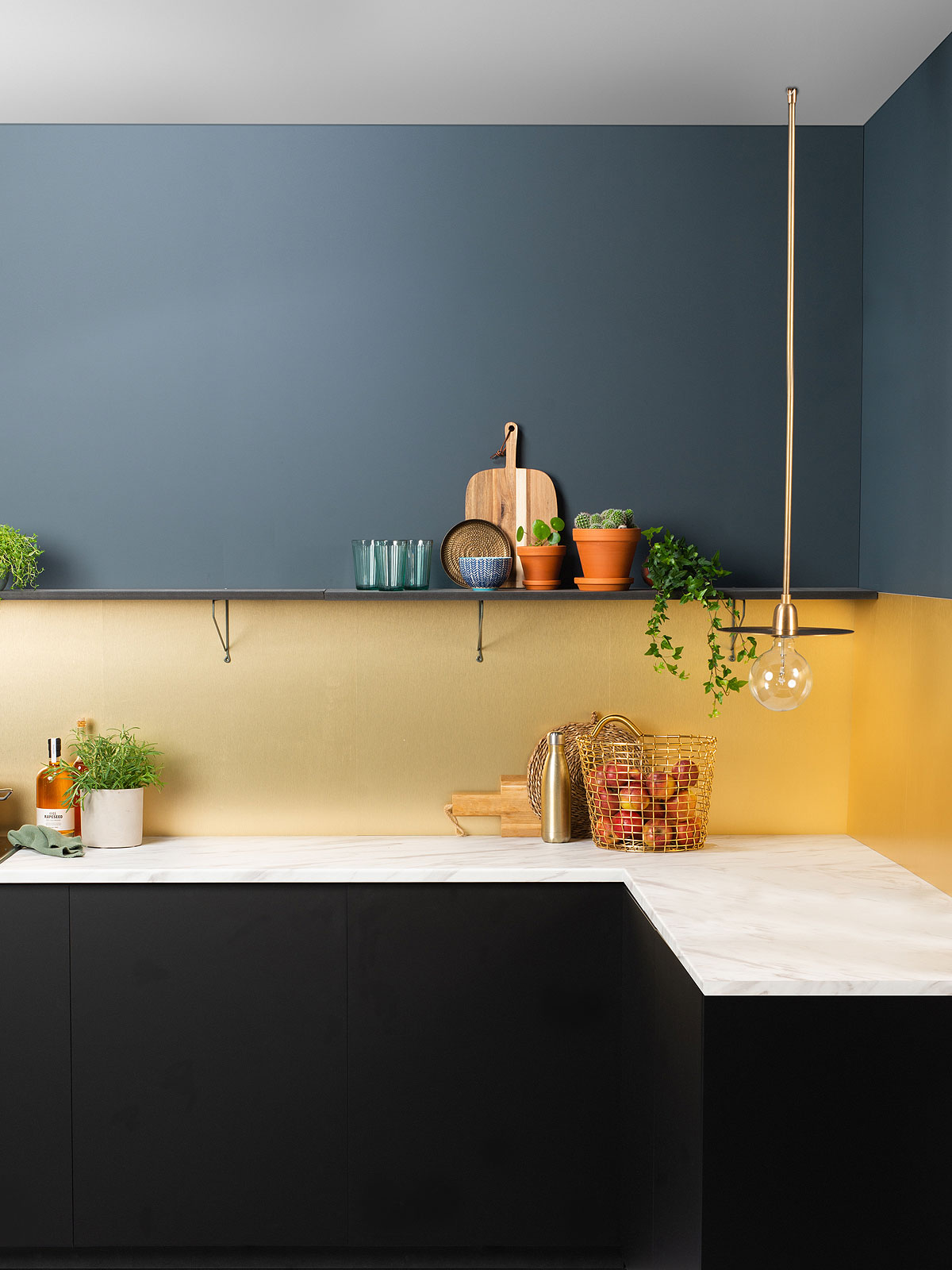 Dark Cabinet White Kitchen Modern Gold Metal Groutless Backsplash Tile BA8803